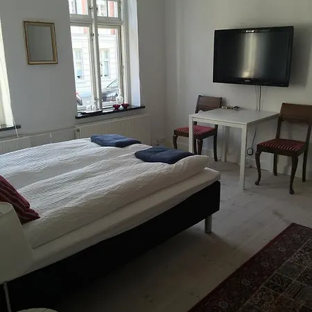 فندق مبيت وإفطار Sweethome 2*